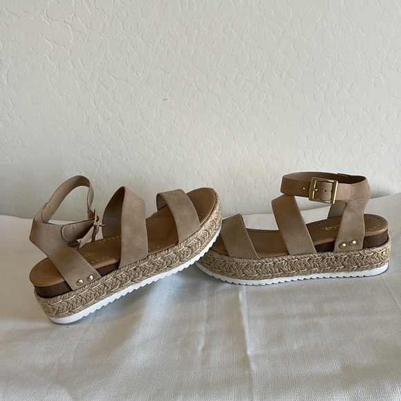 NUDE PLATFORM SANDALS  SODA SIZE 6.5 - Picture 3 of 8